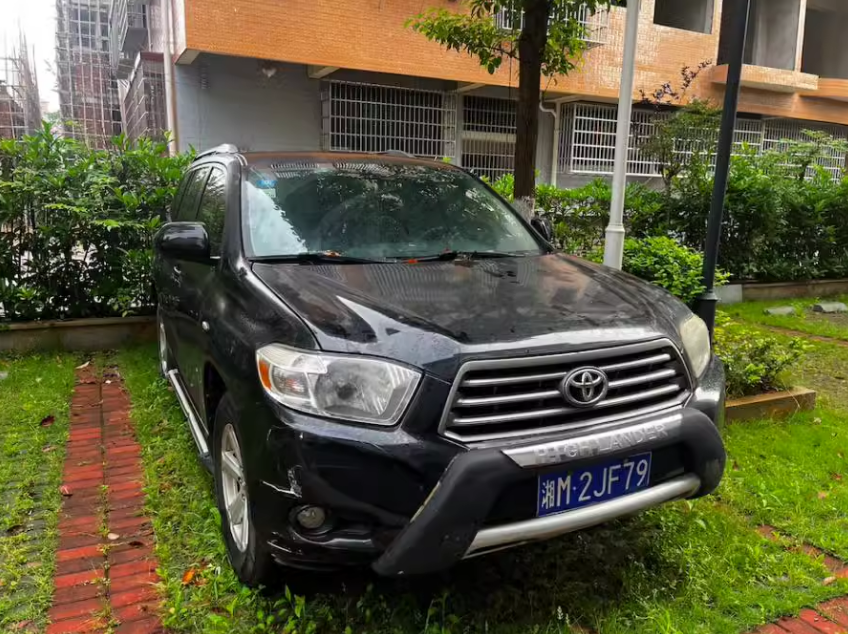 湖南省永州市一辆丰田牌小型汽车将以5万起拍