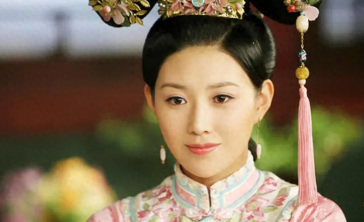 那么董鄂妃与顺治帝之间有着怎样的故事?