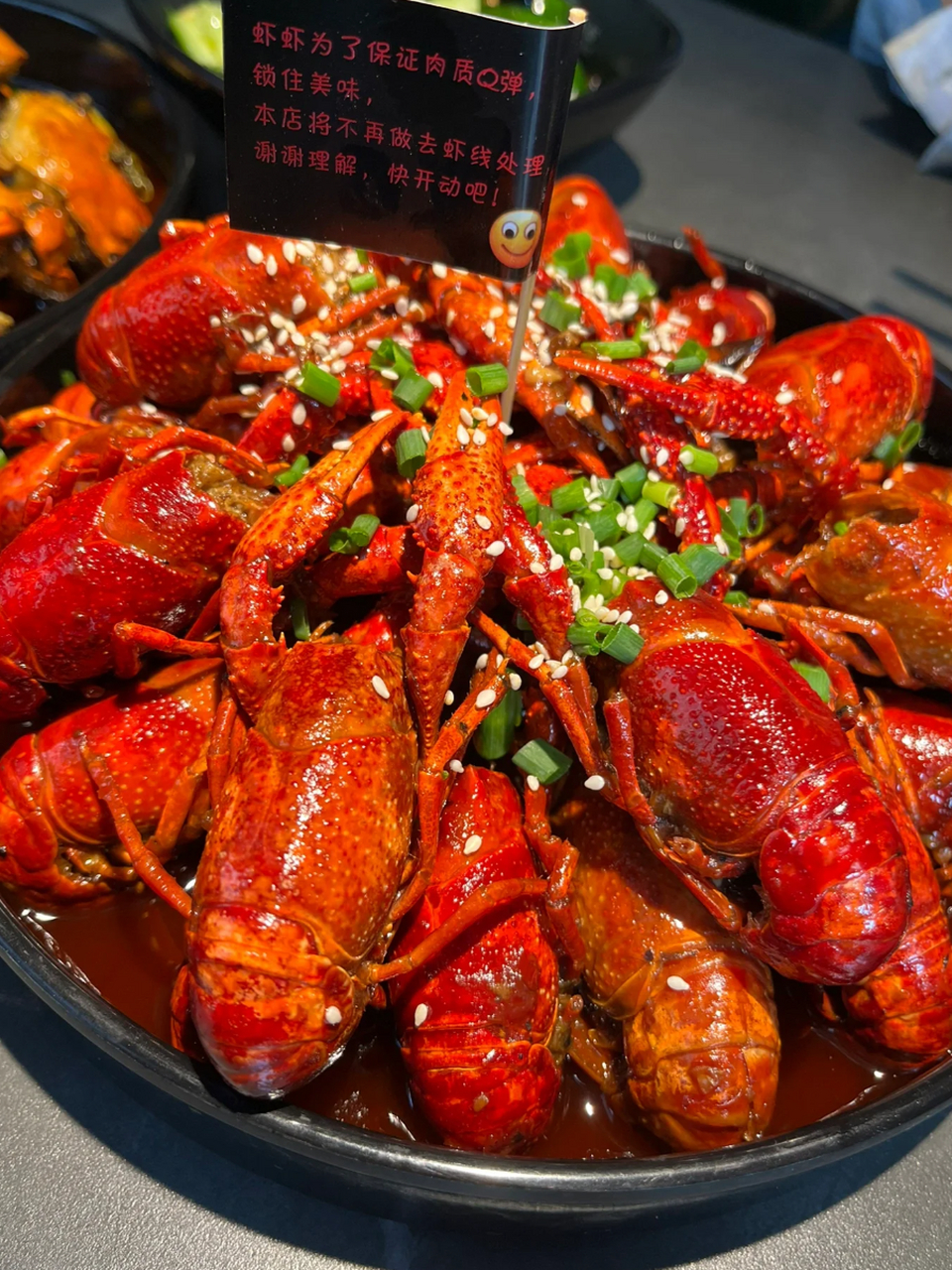 潜江油焖小龙虾的制作过程非常独特.