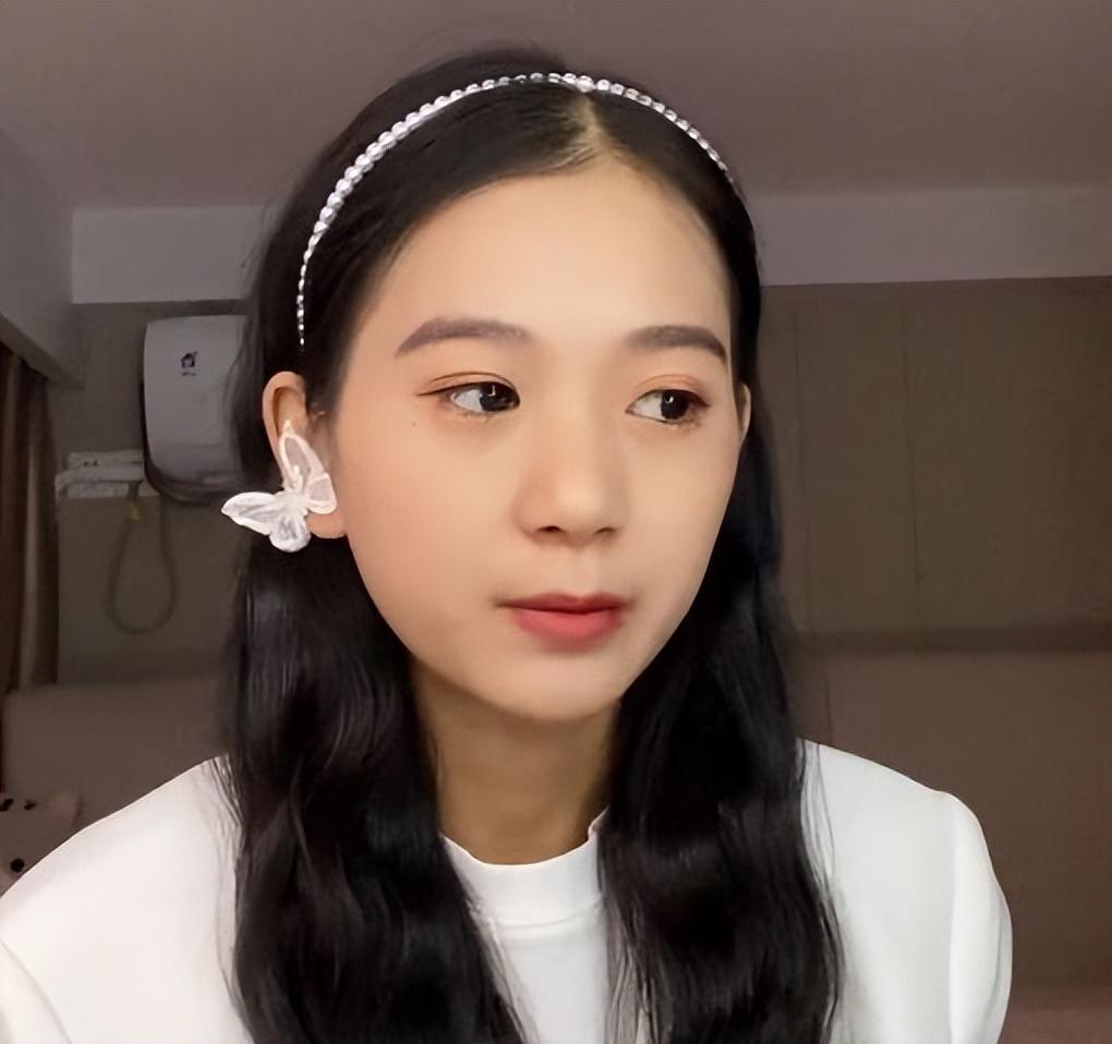 回顾:"网红董事长"张曼如23岁手握78亿资产,跻身成功人士全靠编