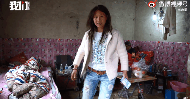 其中照顾他起居饮食的"黄河一姐",就很实话实说:为了蹭粉.