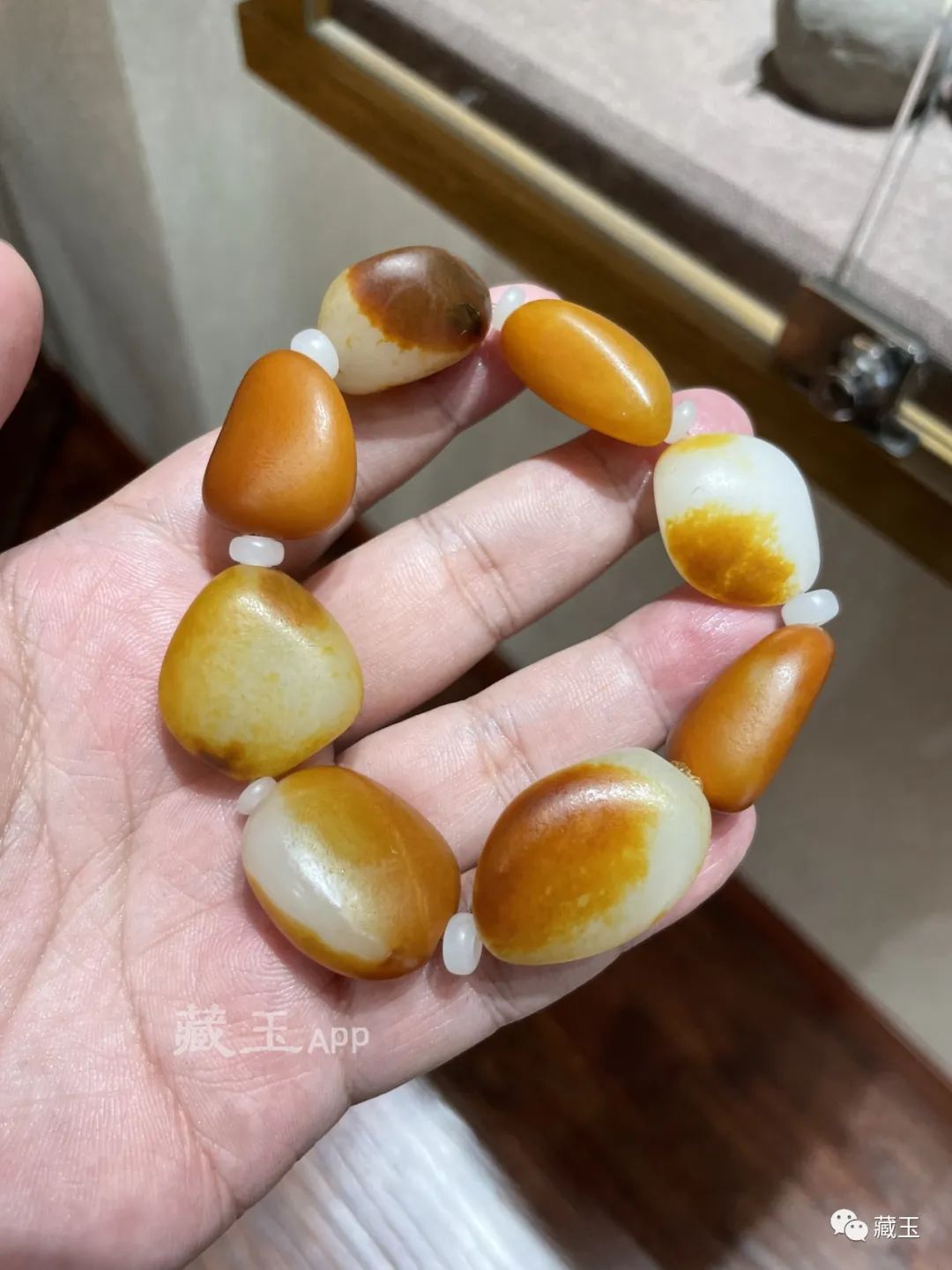 两条籽料手串,一条200万,一条1000万!