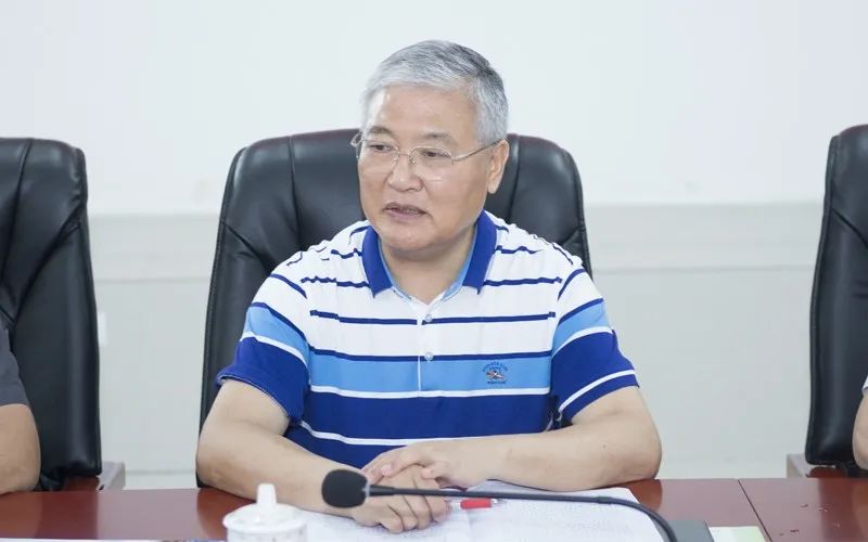 市人大常委会主任余仪到前锋区法院视察
