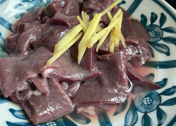 铁被称为"造血元素",建议女人多吃4种富铁菜,不怕贫血找上门