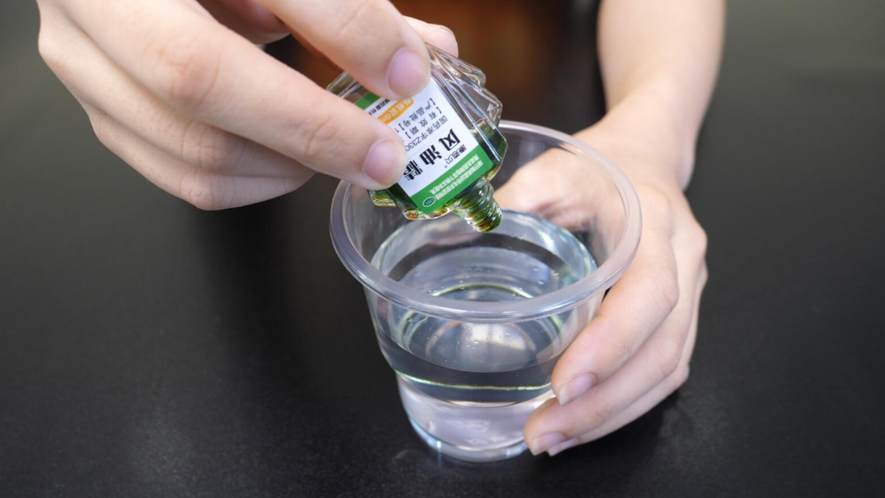 风油精滴在白醋上厉害了,80岁老人教我一招,一年省了不少钱!