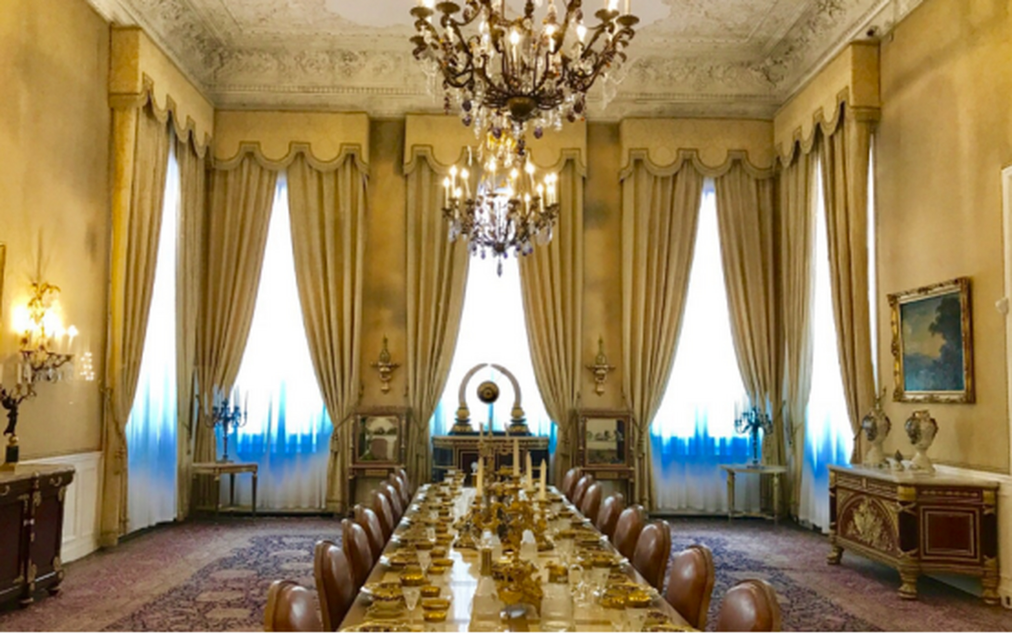 palace)位于伊朗伊斯法罕省的萨德阿巴德城市,是一座历史悠久的宫殿