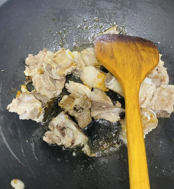 夏天,少吃西瓜多吃它,与排骨炖着吃,营养滋补又解馋,太香啦!