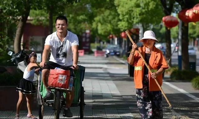 "扫地博士"田俊涛:同济大学博士,帮父母扫大街走红网络