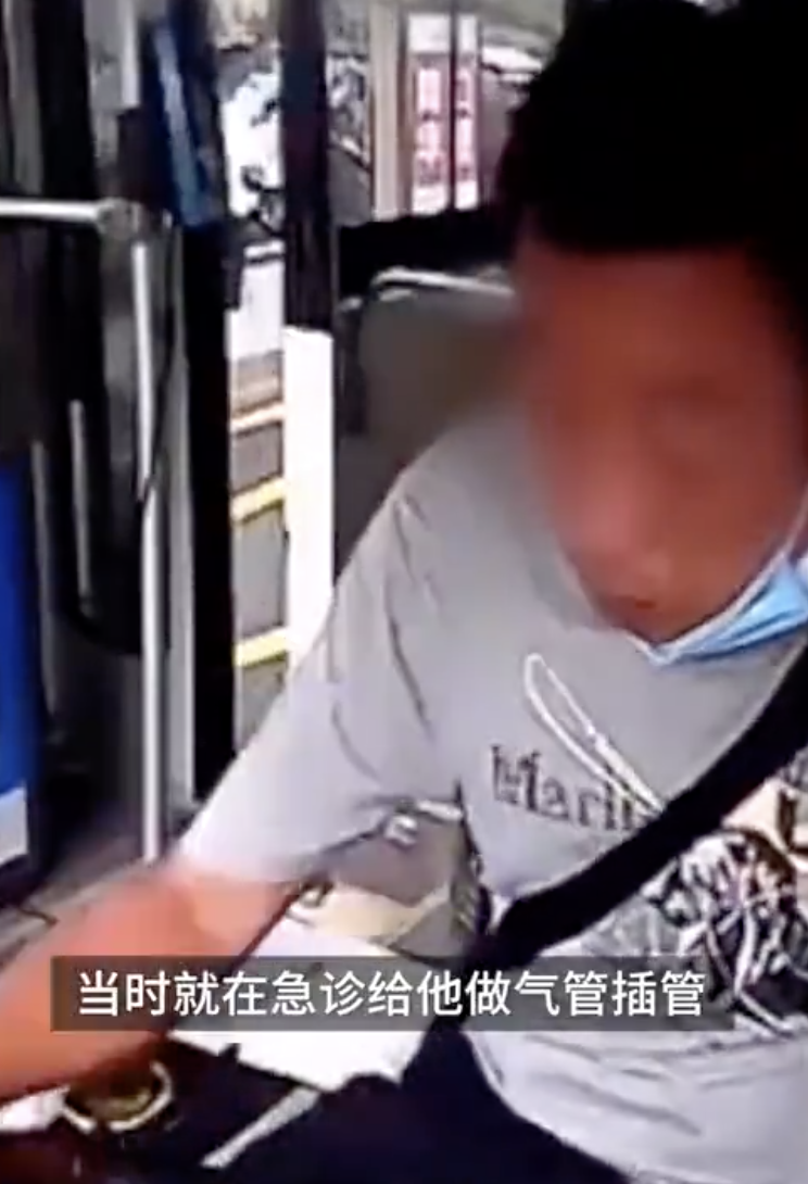 公交公交司机强忍痛苦昏迷前一秒将车停好，医生：他的脑干出血有七八毫升