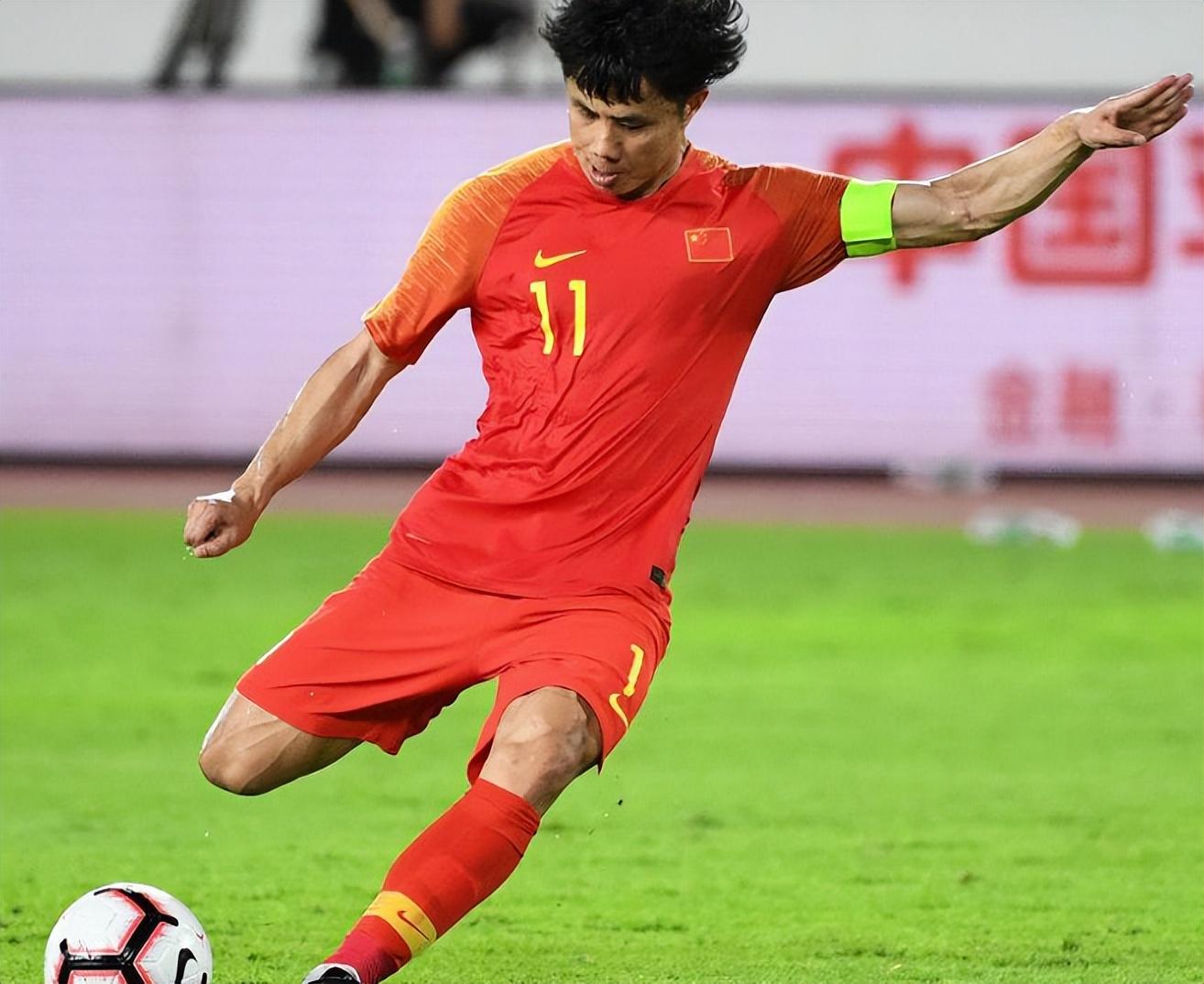 蒿俊闵婚变女主被扒出,年龄小,颜值输妻子,名记:15年就出轨了