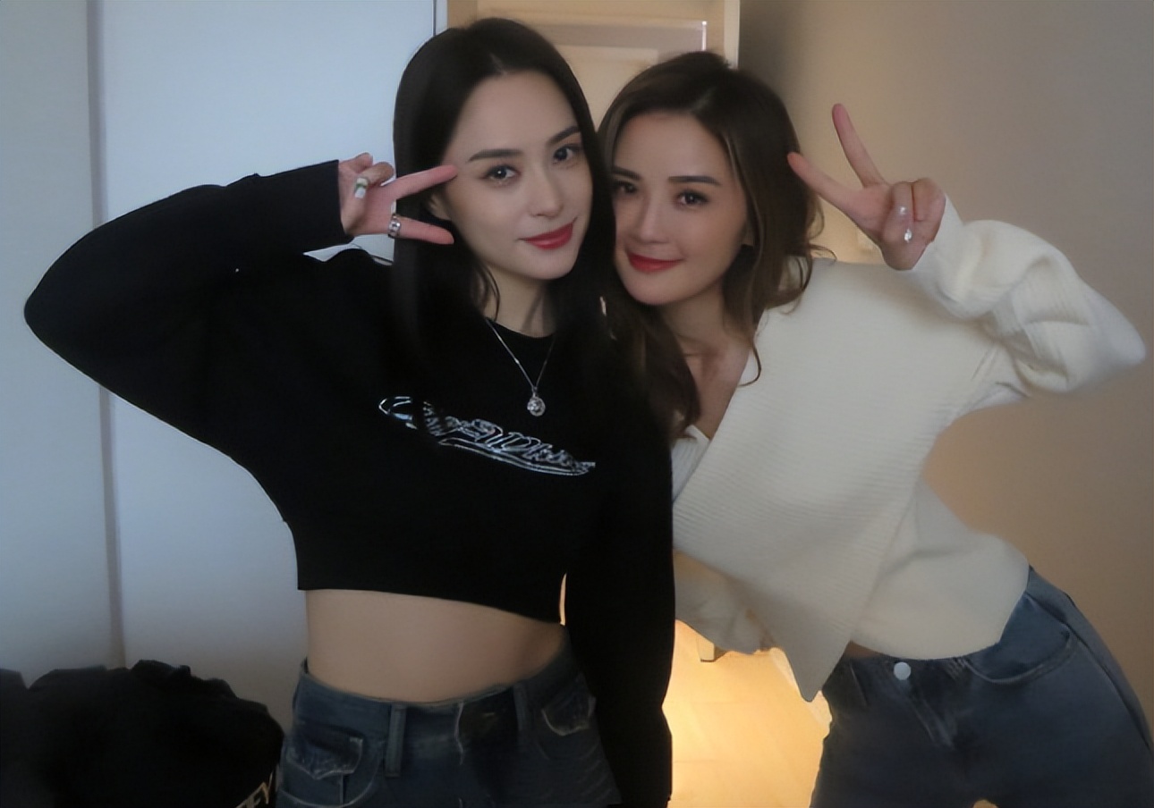 42岁阿娇被曝为秦奋生龙凤胎后,穿露脐装辟谣,网友:早恢复了