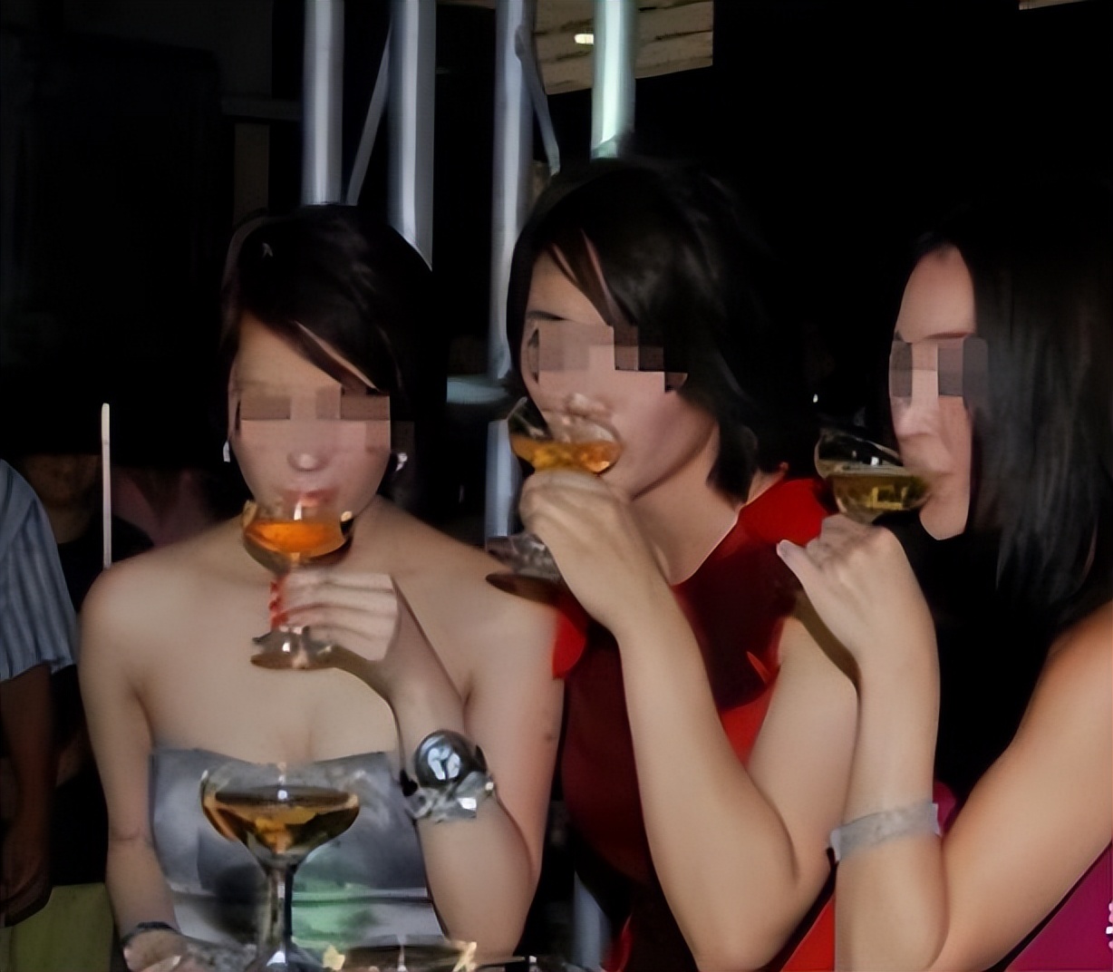 纪实:江西"土皇帝"赖小民,养情妇住同一小区,家中搜出3吨现金