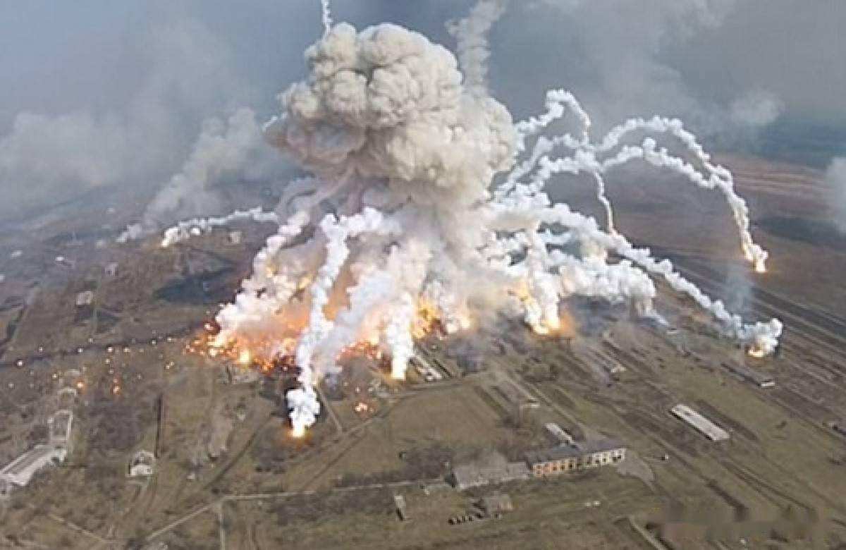 俄军对乌军机场发动无差别轰炸,雇佣兵遭到重创,战机几乎全报废