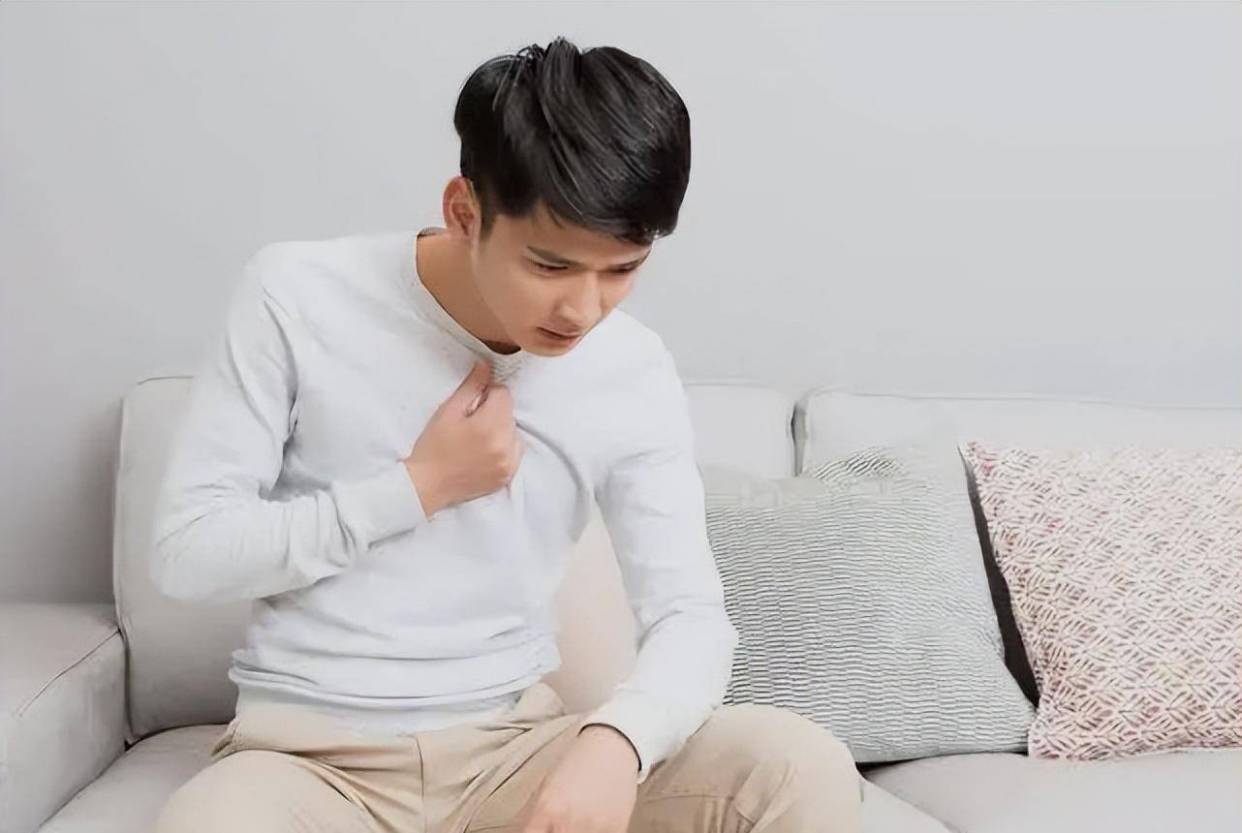 胸口突然会“刺痛”几秒，怎么回事？