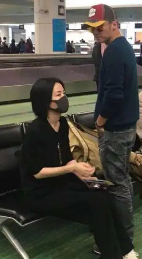 王菲谢霆锋情侣纹身_谢霆锋与王菲_张柏芝前夫是谢霆锋谢霆锋前女友是王菲