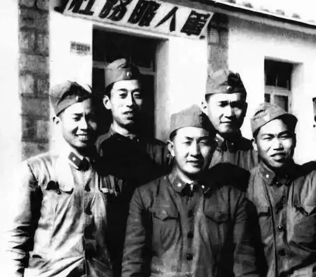 回顾:廖海光回到阔别27年的家乡,跪在母亲坟前:向您请罪来了