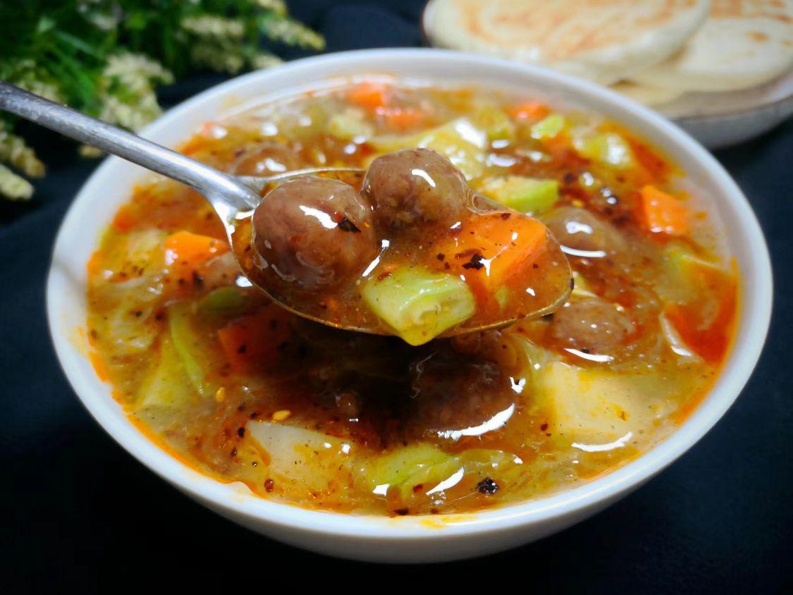 天冷了,教你在家做肉丸胡辣汤,用料简单,汤鲜味美,暖身还管饱