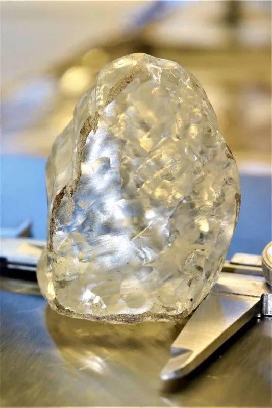世界第三大钻石被发现 1098克拉堪比鸡蛋大