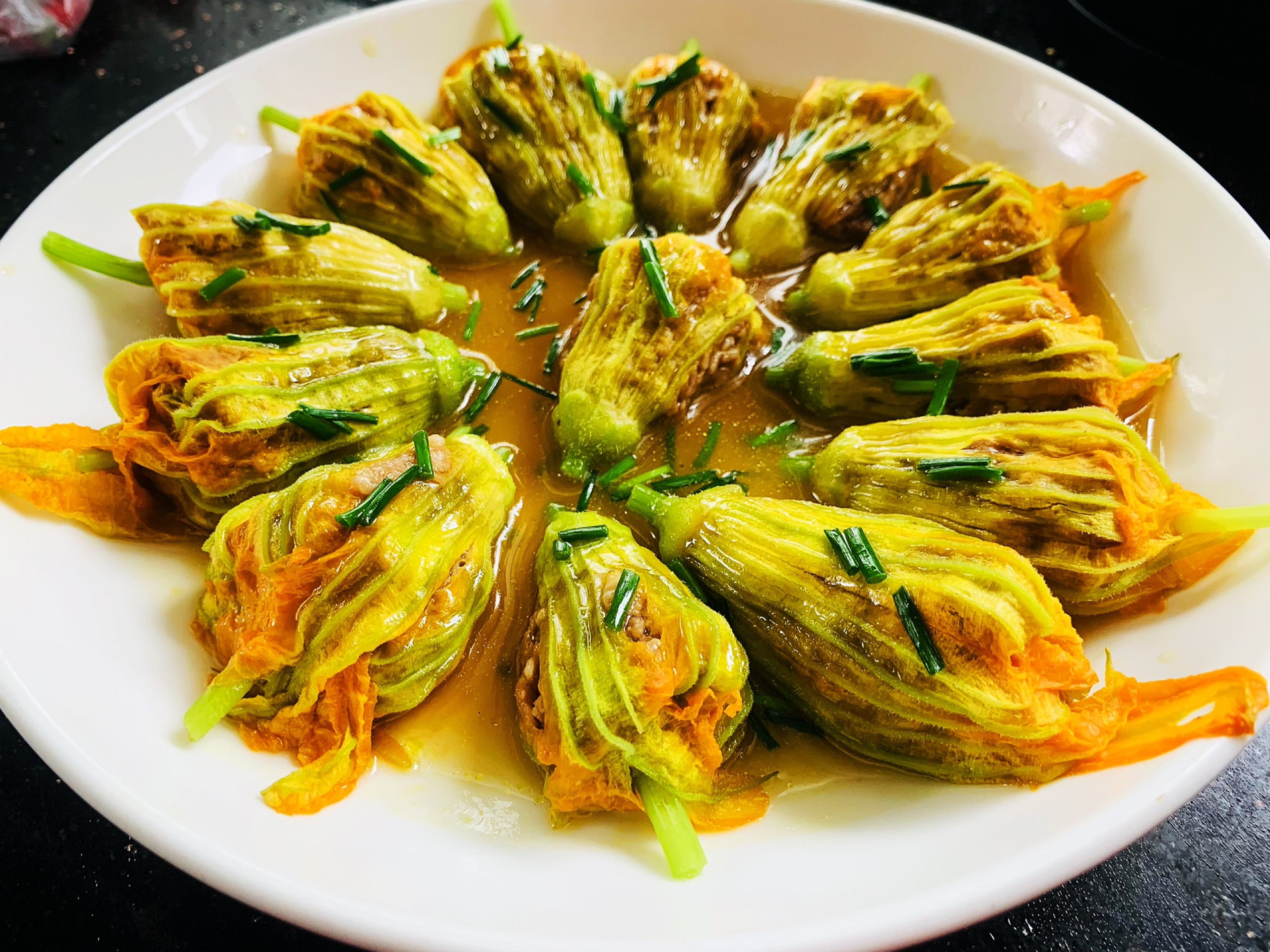 口感绵密,美味清香!尝试清蒸南瓜花酿,惊艳味蕾的素食佳肴