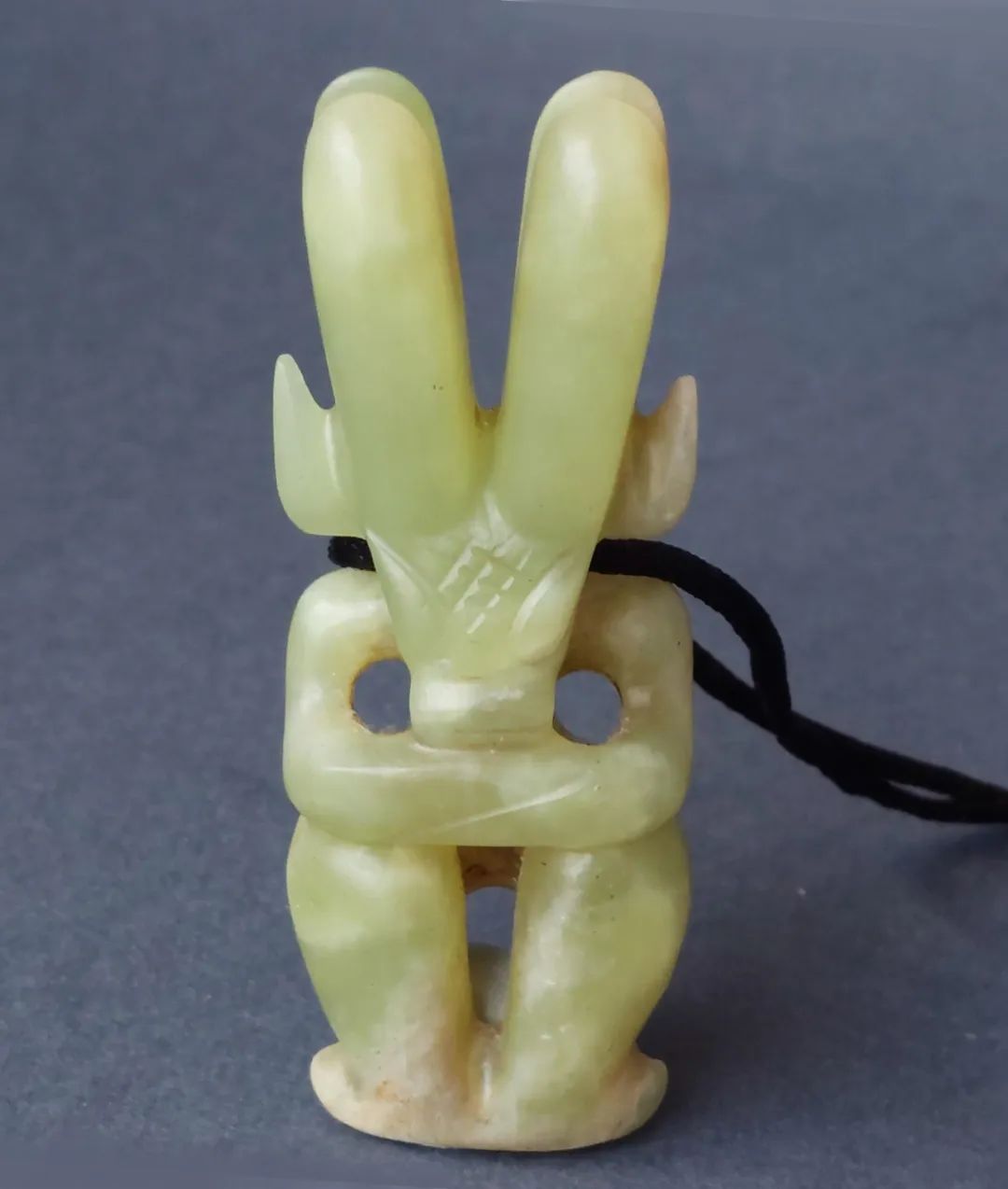 红山文化时期的玉神人