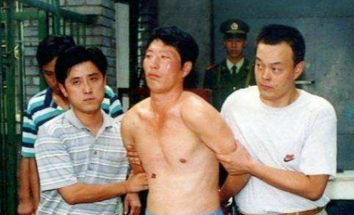 1997年白宝山被判死刑后,情人谢宗芬入狱12年,48岁出狱再赴新疆