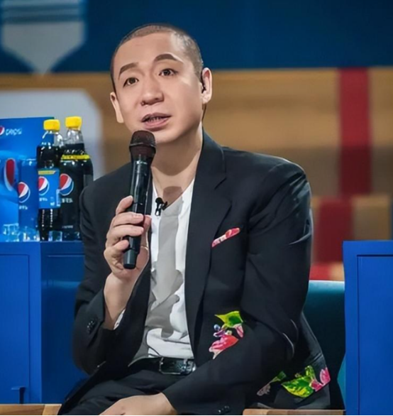 "摇滚教母"梁龙:一个被天后王菲"伤"过的男人