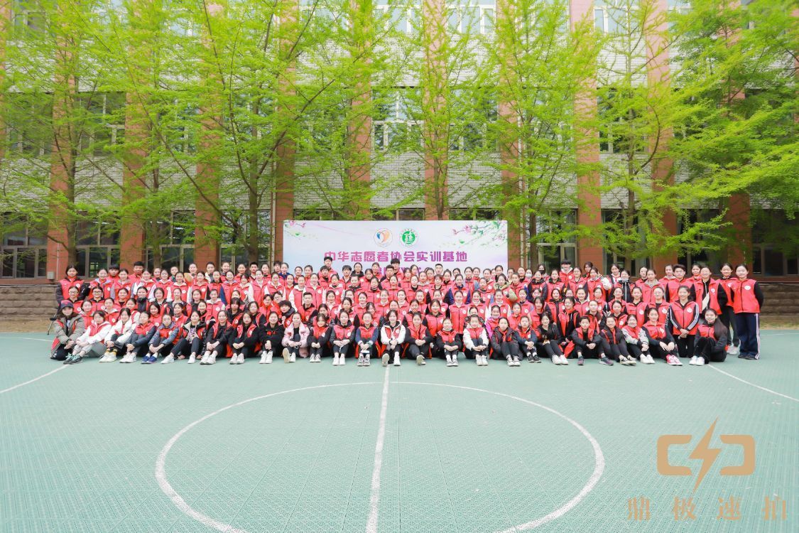 中华志愿者艺术团隆重落牌北京市爱莲舞蹈学校