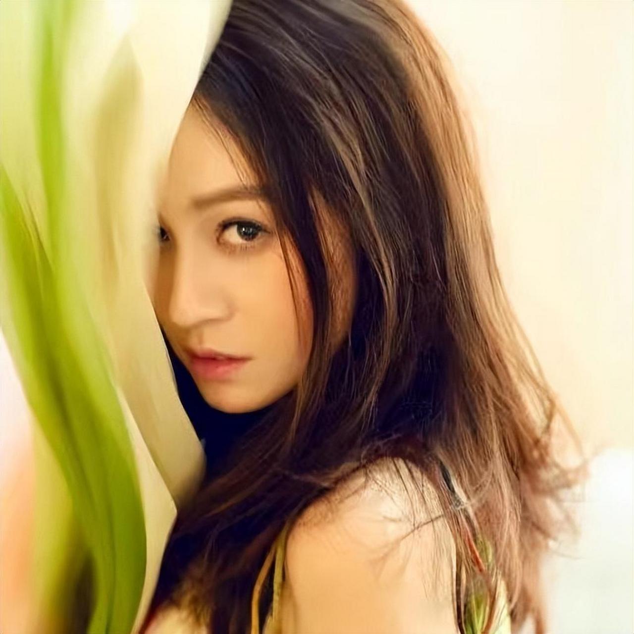 借着许多场直播捞金,从一个草根逆袭成为了千万富婆