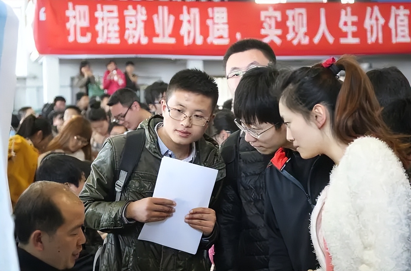 "我清华毕业你不招我,选三本生"?大学生求职被拒,原因扎心了