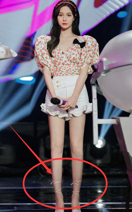 沈梦辰学人穿绑带凉鞋,看清上脚效果莫名心疼