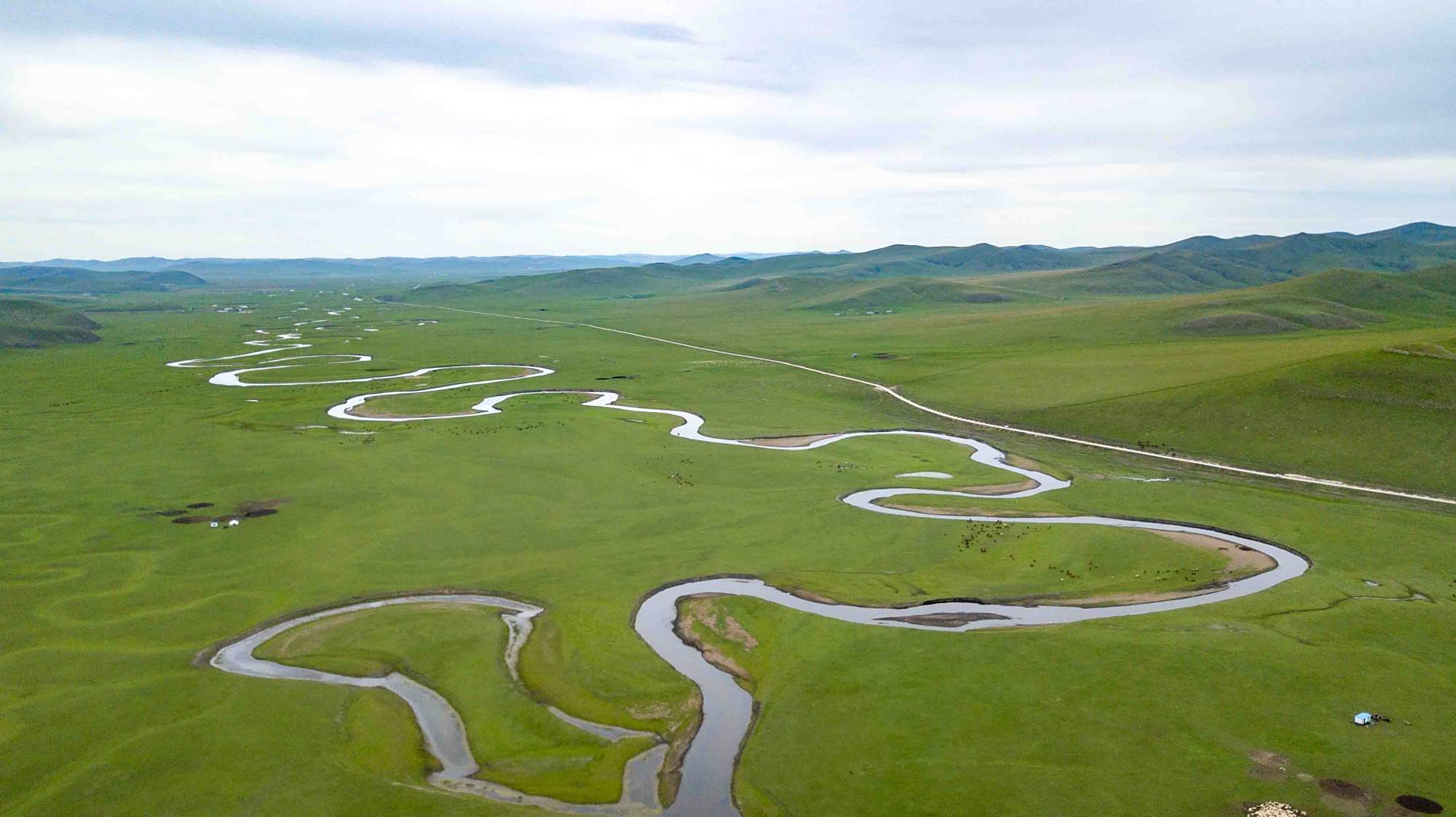 实拍内蒙古的九曲十八弯:神奇的莫日格勒河,这个夏季你想去看吗