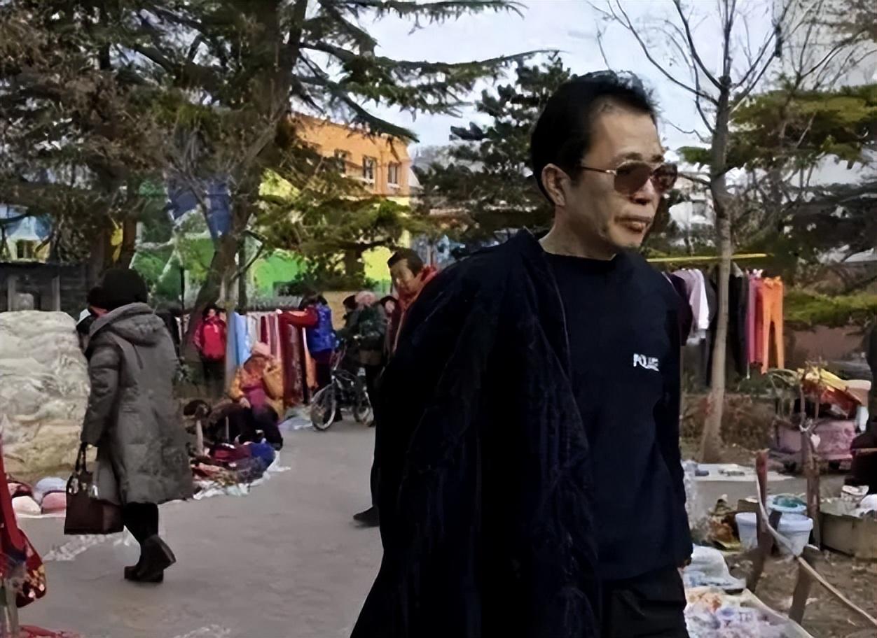 宋名扬于1963年出生于辽宁抚顺,高中毕业之后,他进入了北京钢铁厂.