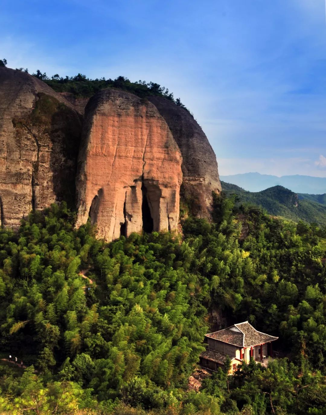 江西一处自然景观与人文古迹交相辉映的景点,是aaaa级风景区