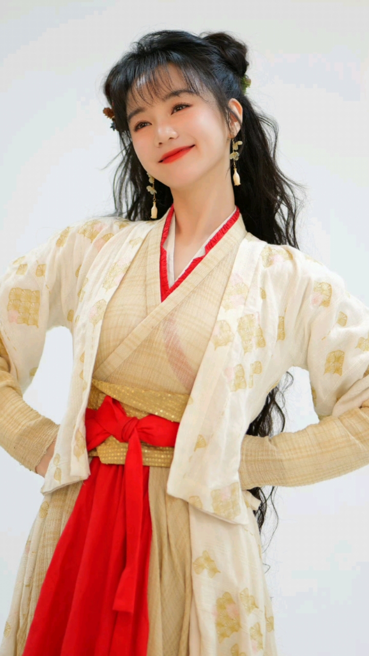 女星胡意旋古装造型:灵动可爱的姑娘