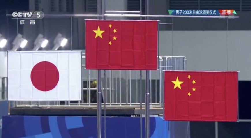 奥运会颁奖升国旗图片