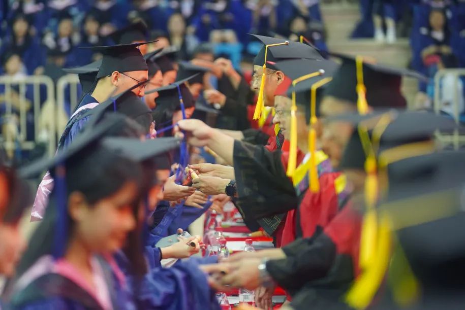 辽宁大学举行2023年研究生毕业典礼暨学位授予仪式