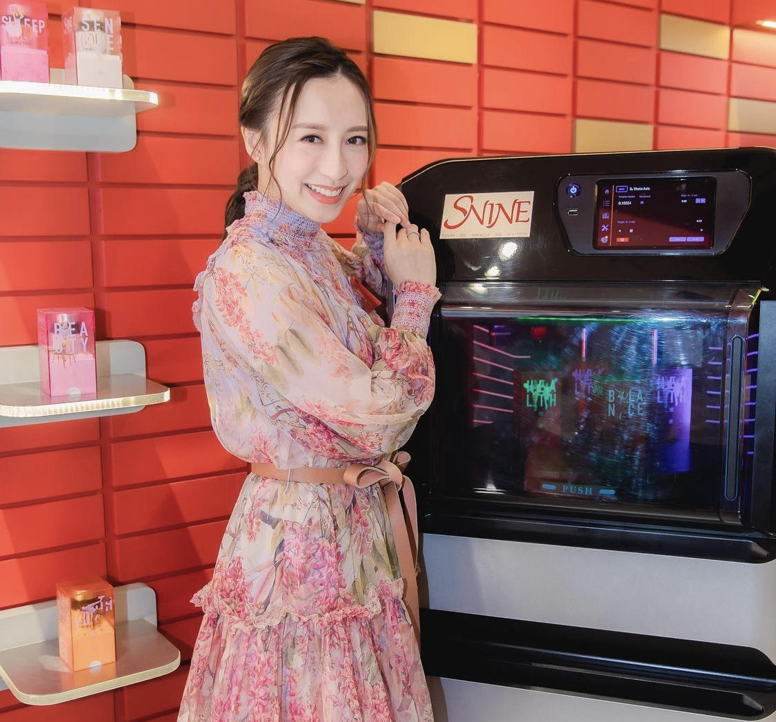 旧爱传婚变罗天宇直言多年未联络,龚嘉欣借闺蜜宝宝照相