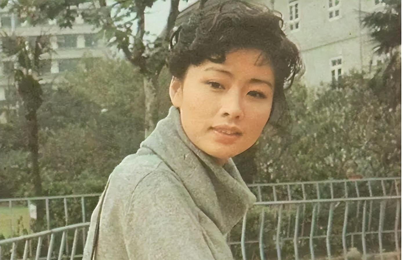 一嫁演员祝延平,二嫁杜淳老爸杜志国的她,如今与儿子相依为命