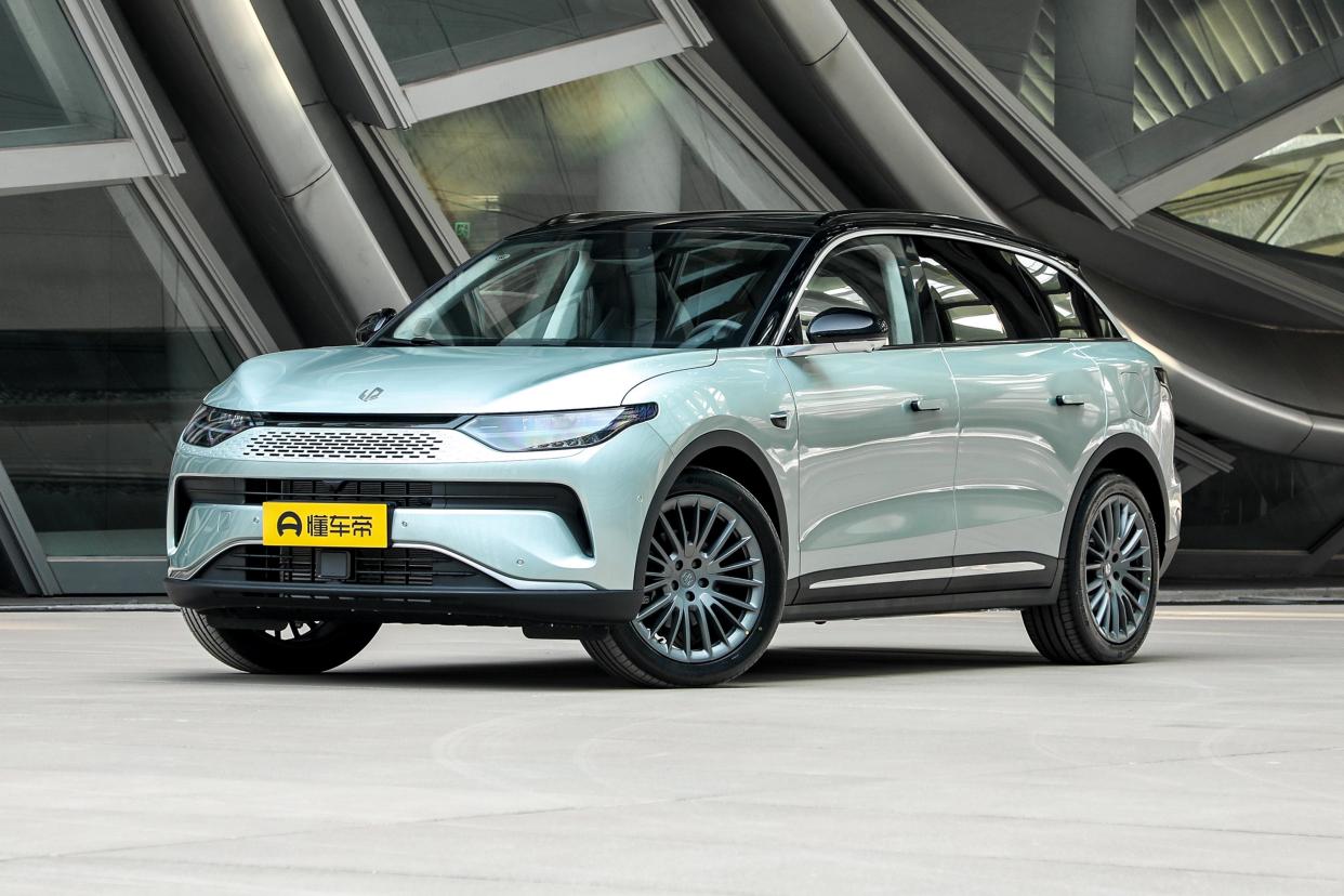 零跑c11增程式,售14.98万起,可纯电续航285km,轴距2930mm