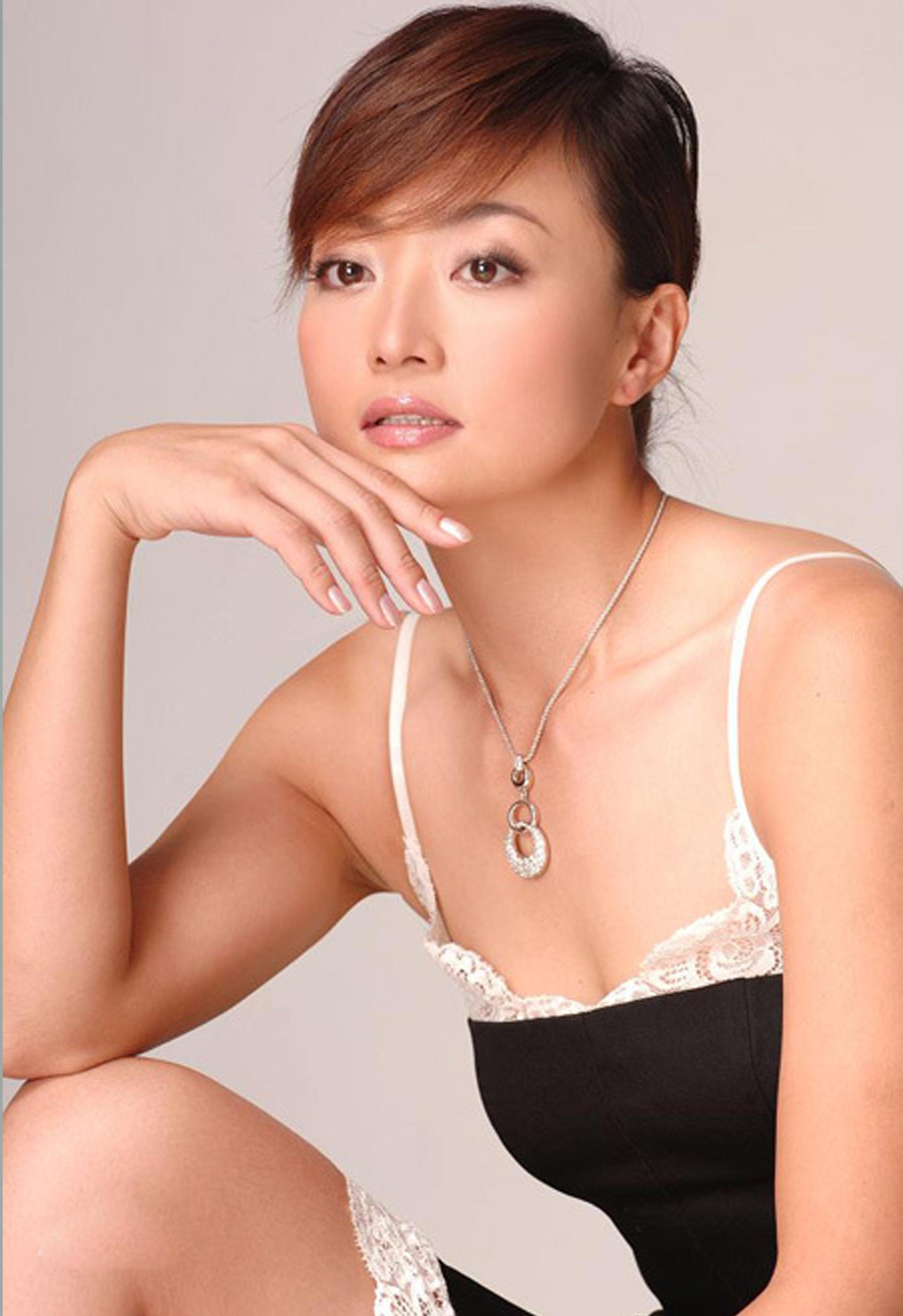 原华:与沙桐闪婚闪离,今前夫又结束"无性"婚姻,她过得怎样?