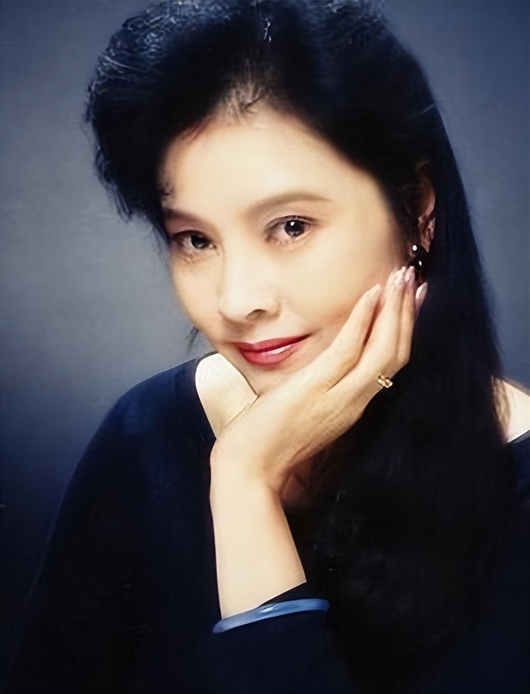 1988年,梁丹妮在《豺狼入室》剧组第一次见到冯远征.