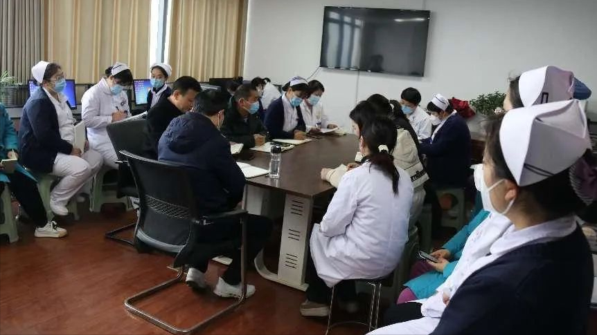 阜南县妇幼保健院领导深入临床一线参加妇产科科室座谈会议