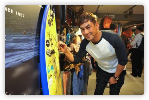 港星王合喜承认私藏毒品,因形迹可疑被当场抓获,法官苦心劝告