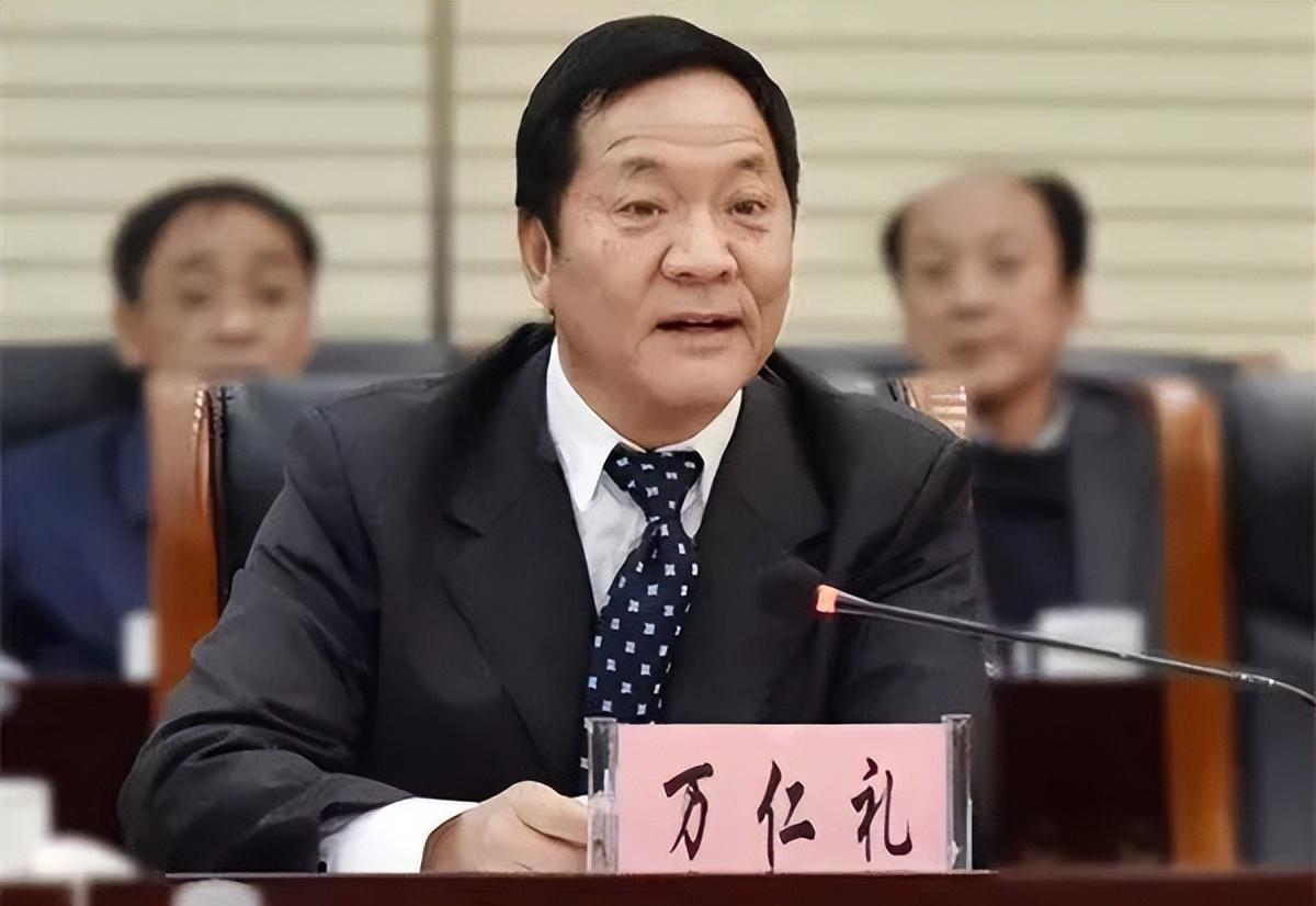 纪实:云南女色虎罗敏,曾是部队"最美军花",靠陪睡上位