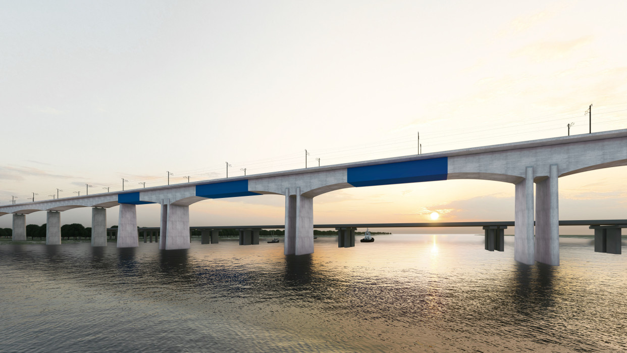 广湛铁路佛山特大桥跨西江桥首个连续梁中跨合龙