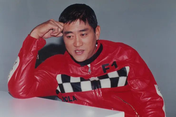 19年过去了,说要帮柯受良养妻儿的刘德华曾志伟,履行承诺了吗?