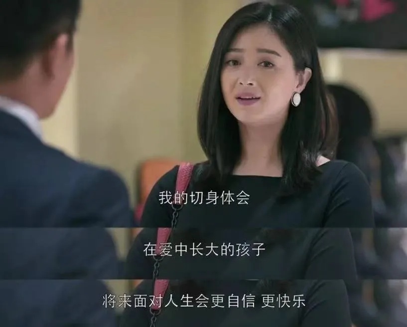 "弟弟东西你别碰"!女孩戴弟弟帽子被母亲打,满脸伤口红肿不堪