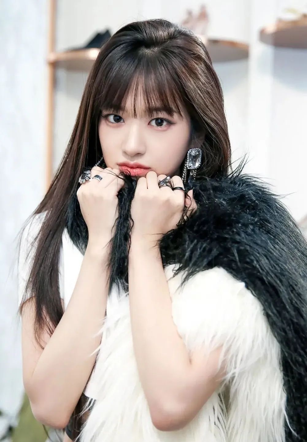 安宥真被称为"韩国腿精"的她,优雅柔美,令人心醉神迷