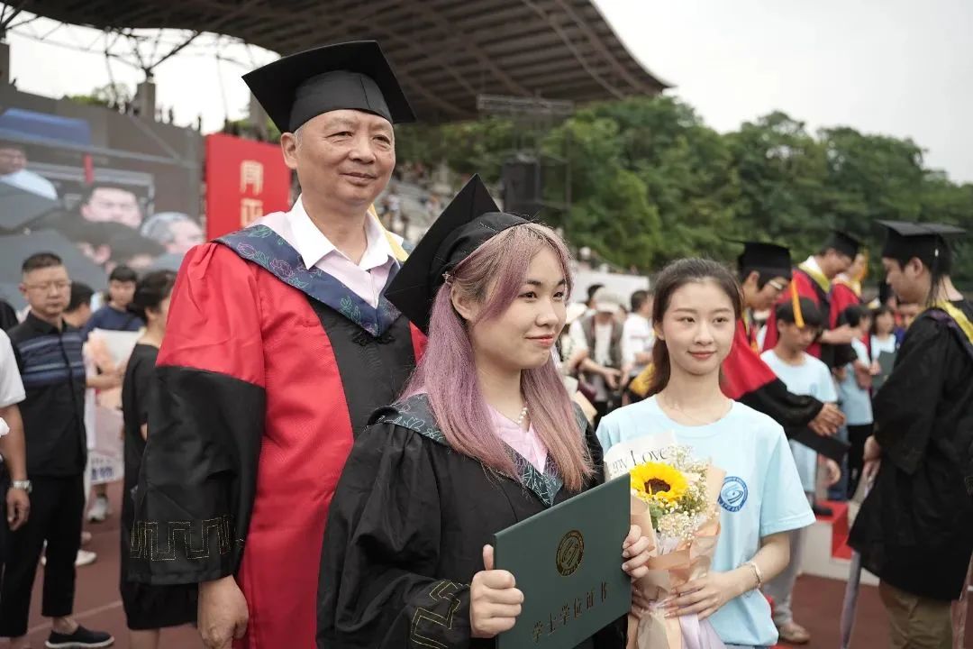 长沙理工大学举行2023届学生毕业典礼暨学位授予仪式