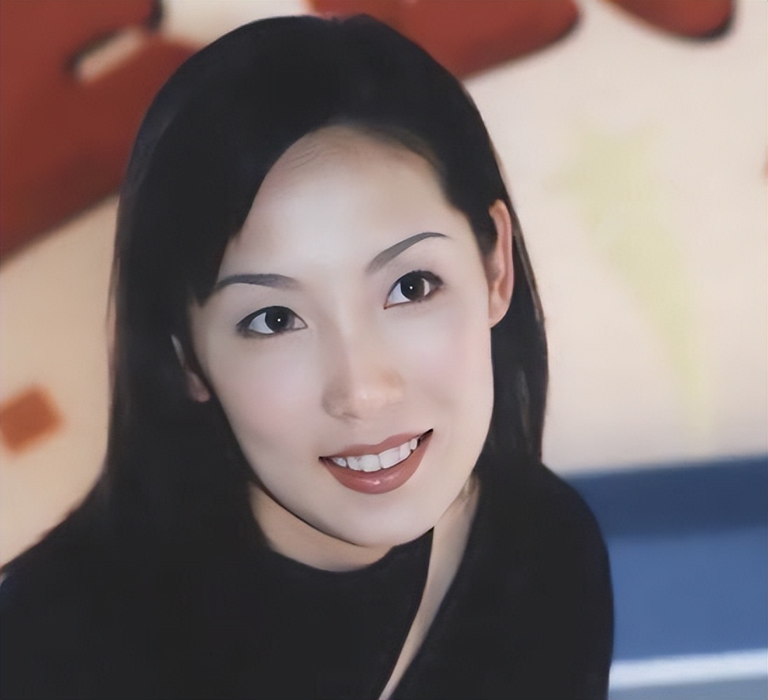 香港知名女星吴美珩罕见出镜!状态冻龄气质佳,拒绝复出拍戏